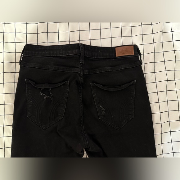 Hollister Ultra High Rise Super Skinny Distressed Black Jeans - Picture 4 of 4